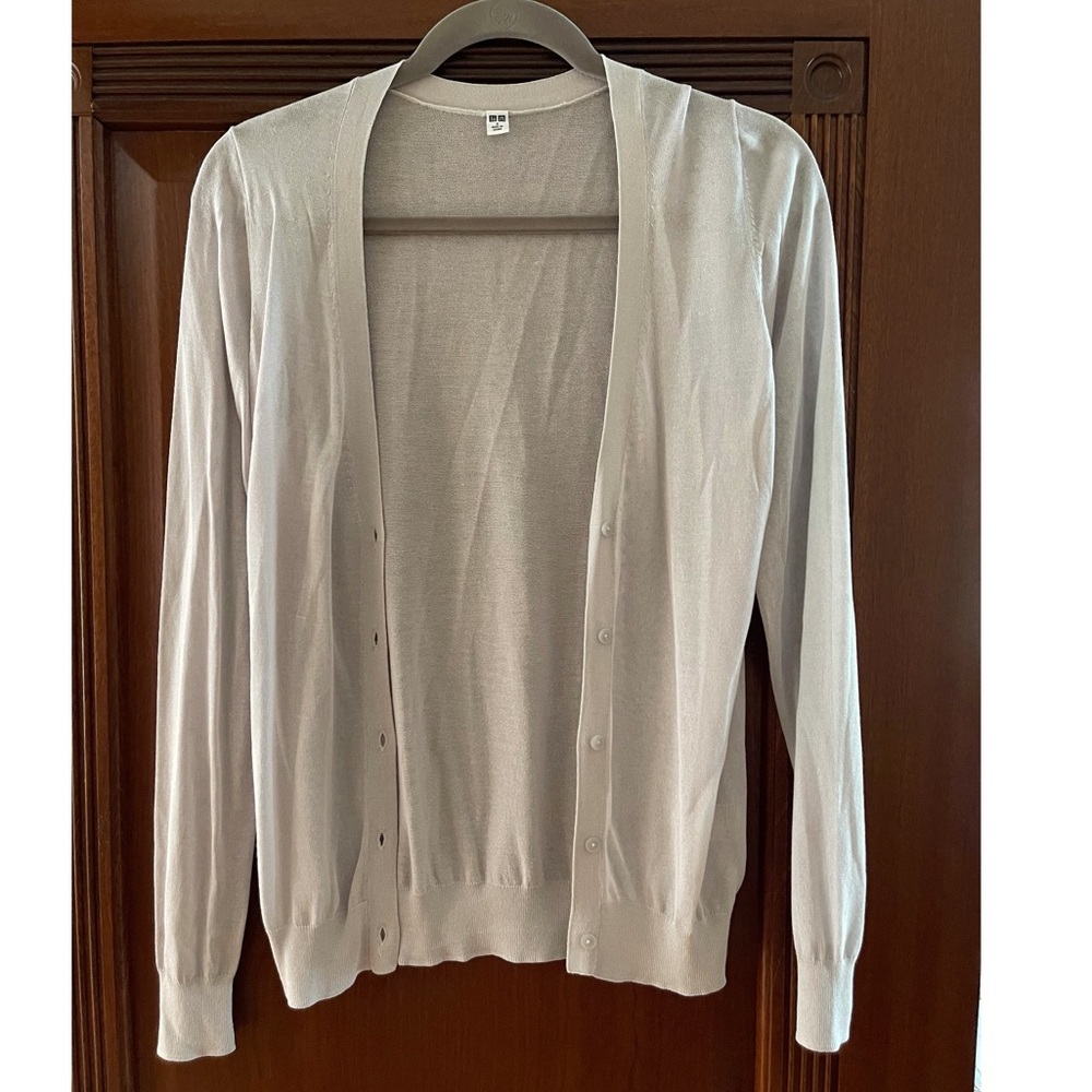 Uniqlo light grey sweater